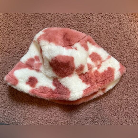 Y2K pink and white furry bucket hat - Picture 3 of 5